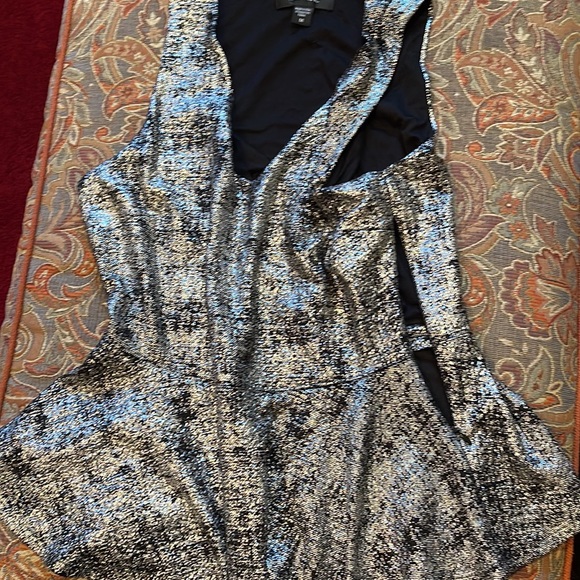 NWOT Holiday Ready Karen Kane black & silver peplum top size medium. - Picture 3 of 4